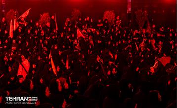 عزاداری شب عاشورای حسینی در میدان انقلاب