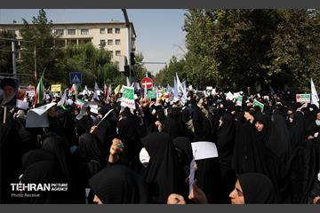 راهپیمایی نمازگزاران نماز جمعه تهران در اعتراض به حوادث اخیر