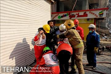 این مرد آتش نشان است 14