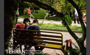 حضور شبانه مردم در بوستان بهمن‎ 7