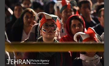 تماشای دیدار تیم‌های ملی ایران و پرتقال در استادیوم آزادی 17