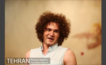 نمایش پسران تاریخ‎ 8