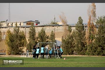 آکادمی فوتبال بانوان 13