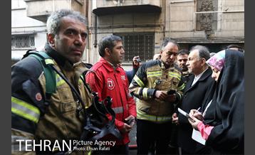 بازدید شهردار تهران از محل آتش‌سوزی ساختمان برق حرارتی وزارت نیرو  11