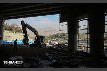 بازدید دانشجویان از پروژه مقاوم‌سازی پل تقاطع بزرگراه همت و رودخانه کن 47