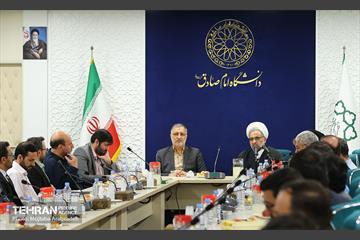 نهمین نشست شهردار تهران با نخبگان دانشگاهی 16