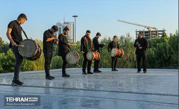 کاروان سنج و دمام زنی با حضور خادمین حرم مطهر رضوی