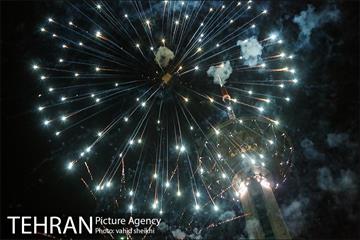 نورافشانی برج میلاد همزمان با ولادت حضرت علی (ع) 8