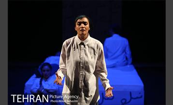 نمایش امشب اینجا 13