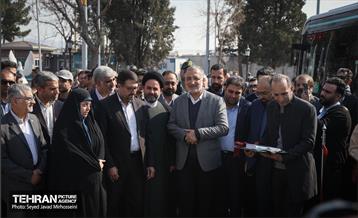 افتتاح ۳ ایستگاه شارژبرقی و رونمایی از تاکسی برخط 10