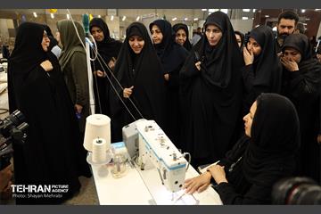 بازدید معاون امور زنان ریاست جمهوری از مرکز کارآفرینی کوثر 18