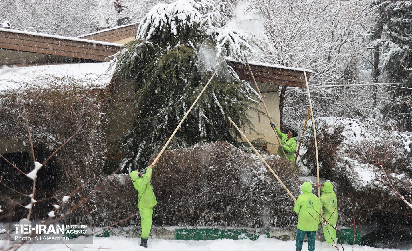 عملیات برف‌روبی در منطقه چهار
