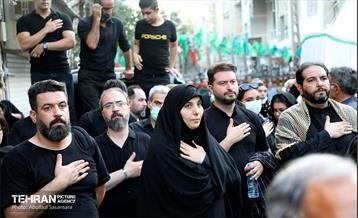 حضور شهردار منطقه هشت در مراسم عزاداری روز عاشورا