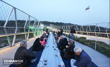 «افطاری ساده» بر روی پل طبیعت 10