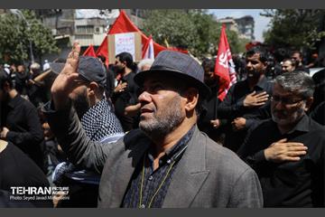 عزاداری روز عاشورا به نیابت از رهبر شهید انقلاب 8