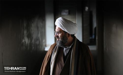 بازدید خبرنگاران رسانه‌های خارجی از تخریب اموال عمومی شهر 22