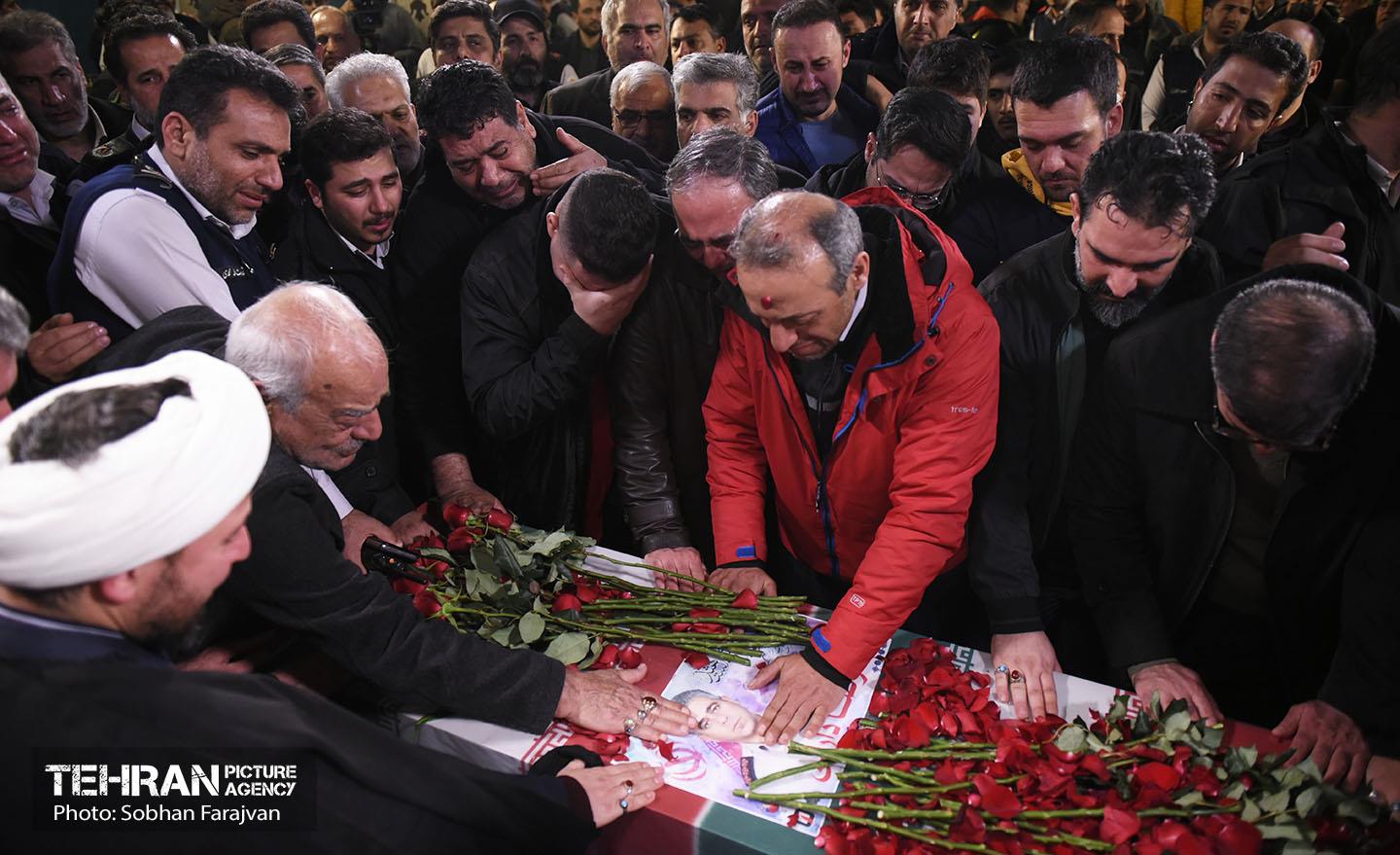 وداع با پیکر شهید «قریب رضا دارابی» 6