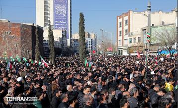 اجتماع مردم تهران در پی شهادت رهبر انقلاب - 2 72