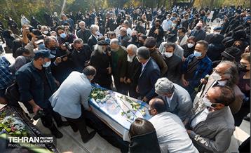 مراسم تشییع پیکر مرحومه ایران درودی هنرمند نقاش 34