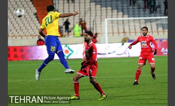 دیدار تیم‌های فوتبال پرسپولیس - صنعت نفت آبادان 18