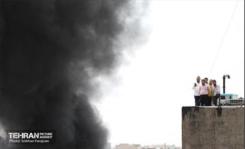 آتش‌سوزی انبار چسب در بازار تهران 23