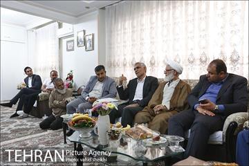 دیدار شهردار از خانواده شهید طباطبایی نیا 19