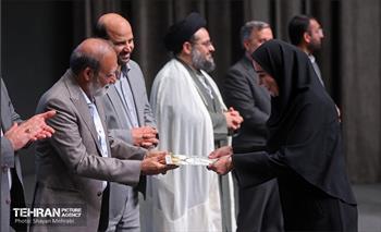 آیین تجلیل از برگزیدگان مناطق 22 گانه 40