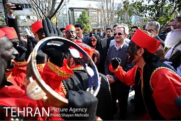 بازدید نماینده مجلس و استاندار تهران از نورزگاه بلوار کشاورز 1