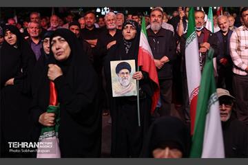 اجتماع مردمی دفاع از انقلاب در میدان کمال الملک تهرانسر 7