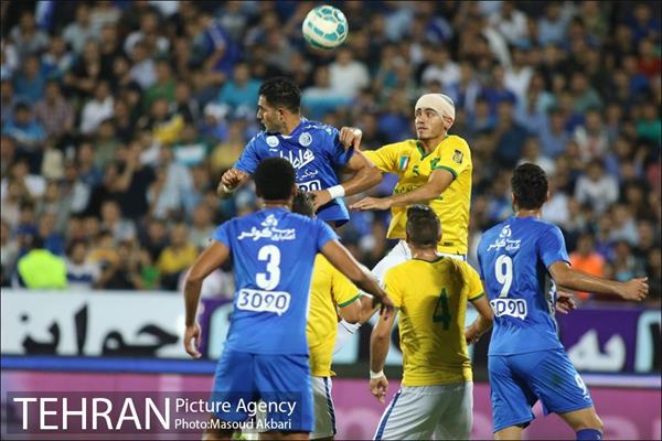 دیدار استقلال و صنعت نفت آبادان در لیگ برتر فوتبال 2