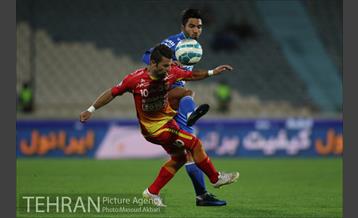 دیدار تیم های فوتبال استقلال و فولاد خوزستان