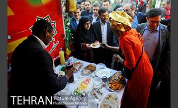 جشنواره فرهنگ ملل، غذا و صنایع دستی در منطقه 10 12