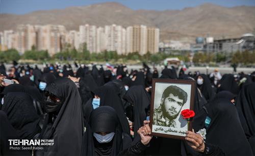 مراسم تشییع و خاکسپاری دوشهید گمنام دفاع مقدس در دریاچه چیتگر 71