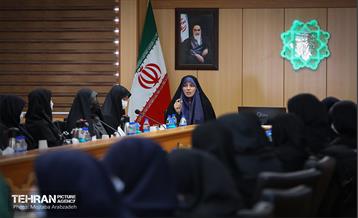 نشست شهردار با بانوان مدیر در شهرداری تهران 2