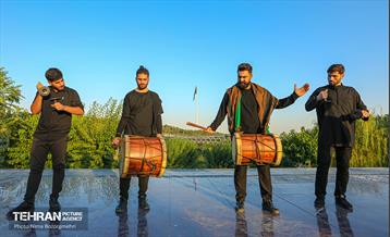 کاروان سنج و دمام زنی با حضور خادمین حرم مطهر رضوی