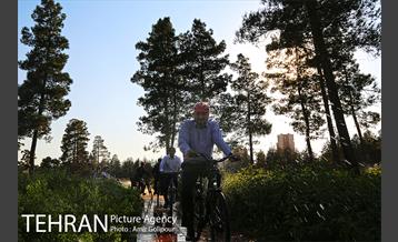 بازدید پیروز حناچی شهردار تهران از بوستان جنگلی چیتگر تا دریاچه شهدای خلیج فارس 12