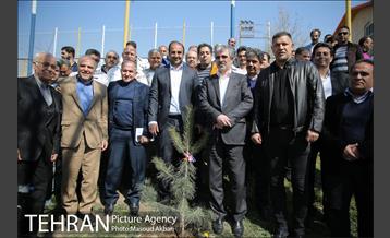 مراسم درختکاری باشگاه سایپا در حضور علی دایی و قهرمانان ملی 16