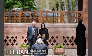 رویش گل های لاله در باغ ایرانی 18