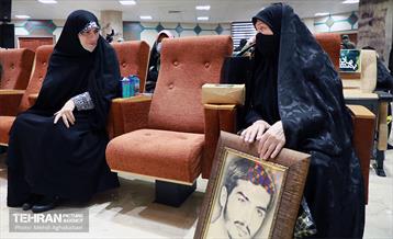 تجلیل و تکریم مادران شهید در منطقه هشت