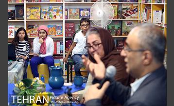 دورهمی صمیمی با ناصر یوسفی در دهکده کتاب بازی و اندیشه 10