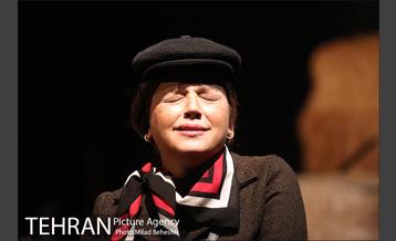 نمایش صبح یک روز لعنتی‎ 21