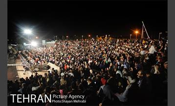 ویژه برنامه شب فیروزه ای در دریاچه شهدای خلیج فارس 2