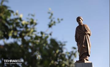 رونمایی از مجسمه «علامه امینی» 7