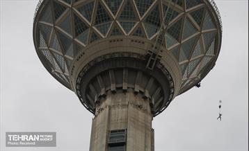 پرش چتربازان به مناسبت روز جمهوری اسلامی 25