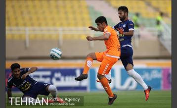 دیدار تیم های فوتبال استقلال خوزستان و سایپا تهران