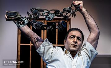 نمایش «تختی در اتاق 23 هتل آتلانتیک» 26