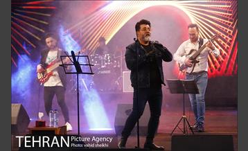 کنسرت آنلاین مهدی یغمایی 13