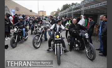 بزرگترین همایش اتومبیلهای دو دیفرانسیل تهران‎ 25