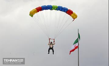 پرش چتربازان از برج میلاد تهران 10