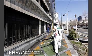 عملیات گسترده ضدعفونی خیابان ولیعصر (عج) توسط آتش نشانان تهران 23